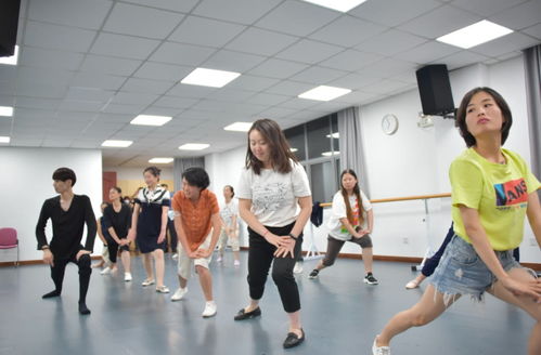 拇指琴 扎染 街舞 上海市民艺术夜校浦东首次开班